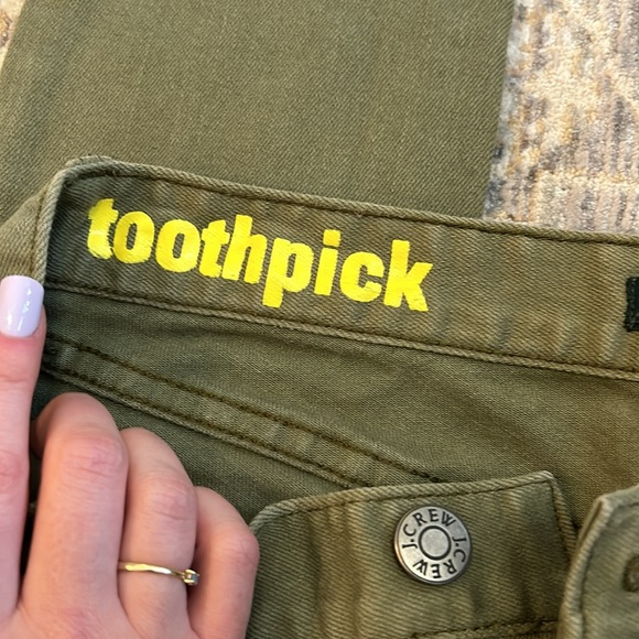 Olive colored Jcrew toothpick Jean. Size 25 - Picture 4 of 4
